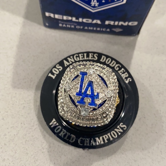 Dodger Replica 2020 World Champions Ring - Picture 2 of 3
